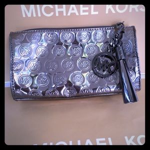 NEW 💝MICHAEL KORS💝 pouch